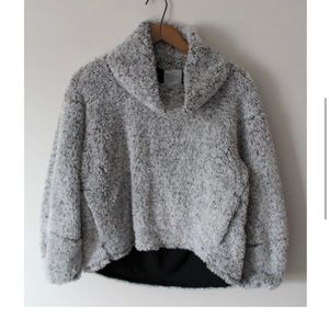 Lululemon Sherpa pull over size 6